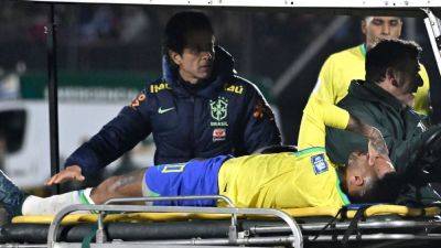 Neymar leaves Brazil match with apparent left knee injury - ESPN