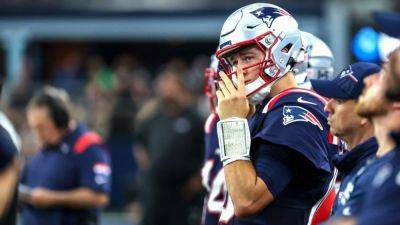 Mac Jones pulled amid dismal game but remains Patriots' starter - ESPN