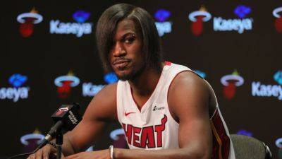 Jimmy Butler debuts new 'emo' look at Miami Heat media day - ESPN