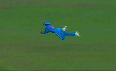 Virat Kohli - Ravindra Jadeja - Jasprit Bumrah - India vs Bangladesh: Ravindra Jadeja Pulls Off Stunner, Makes Hilarious Gesture Towards Teammates - Watch - sports.ndtv.com - India - Bangladesh