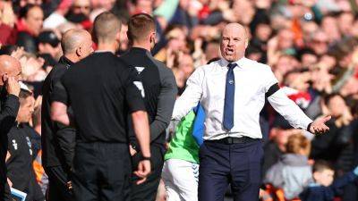 Sean Dyche - Craig Pawson - Ibrahima Konate - Dyche hits out at 'bizarre' ref decisions in Liverpool loss - ESPN - espn.com