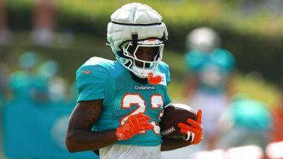 Dolphins RB Jeff Wilson Jr. activated off IR for game vs. Eagles - ESPN