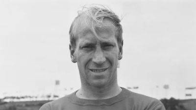 Bobby Charlton, Manchester United icon who survived plane crash and won World Cup for England, dead at 86