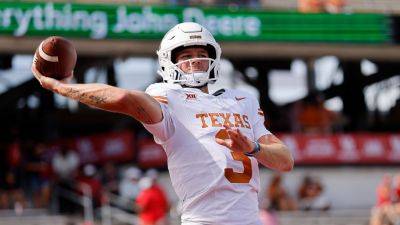 Tim Warner - Quinn Ewers - Texas QB Quinn Ewers suffers apparent shoulder injury in win over Houston, ends game with sling on sidelines - foxnews.com - state Texas - state Colorado - county Sanders