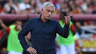 Roma's Mourinho puzzled after being sent off for crying gesture - ESPN