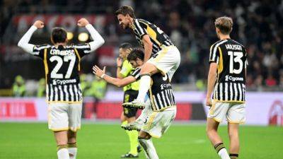Juventus sink 10-man Milan with Locatelli strike