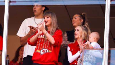 Taylor Swift attends Chargers vs. Chiefs on Sunday - ESPN