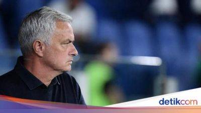 Jose Mourinho Bingung Dapat Kartu Merah