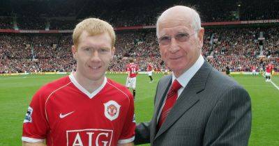 ‘England’s best’ - Paul Scholes pays tribute to ‘wonderful’ Man United icon Sir Bobby Charlton