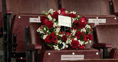 Wreath laid in Sir Bobby Charlton's Old Trafford seat as Manchester United players and fans mark emotional night with minute's silence
