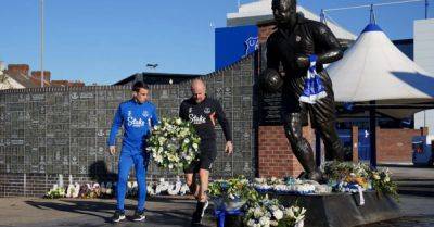 Seamus Coleman and Sean Dyche pay tribute to Everton chairman Bill Kenwright