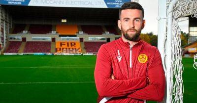 Motherwell skipper Liam Kelly 'parks' contract talks to focus on league fight