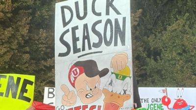 Best signs from 'College GameDay' at Oregon-Utah - ESPN