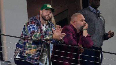 Chiefs star Travis Kelce dances to Taylor Swift's 'Shake It Off' at World Series game