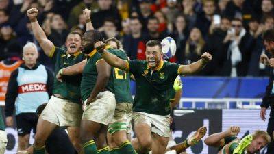 South Africa beat 14-man New Zealand to claim record fourth World Cup title