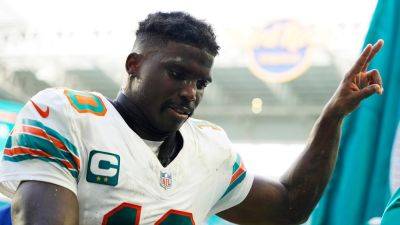 Tyreek Hill joins elite company to reach 1,000 yards in eight games in Dolphins' win over Patriots