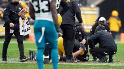 Streaking Jaguars slug their way past Pittsburgh as Steelers lose quarterback Kenny Pickett to injury