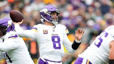 Kirk Cousins throws two touchdown passes in Vikings’ win over Packers before late exit with injury