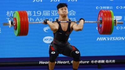 Games-China's divers delight, Abdullah sets weightlifting world record