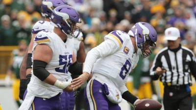 NFL: Minnesota Vikings victory overshadowed by serious injury to Kirk Cousins