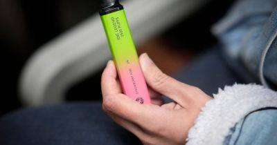 Grooming gangs are using vapes to lure in girls as young as 10 years old - manchestereveningnews.co.uk