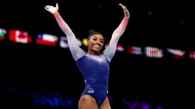 Simone Biles leads U.S. women to record 7th straight team title at gymnastics worlds
