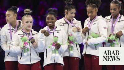 Simone Biles leads US women to record 7th straight team title at gymnastics world championships