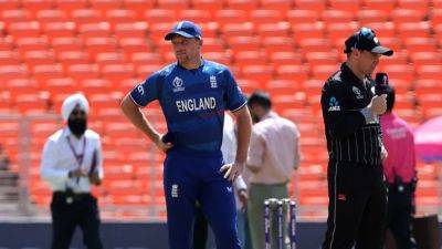 Root steers England to 282-9 v New Zealand in World Cup opener