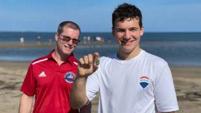 Yellowknife soccer players see Atlantic Ocean for first time during N.B. tournament