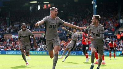Micky van de Ven strikes to send ten-man Spurs to the top of the Premier League