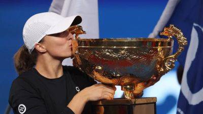 Flawless Swiatek powers past Samsonova to claim Beijing title