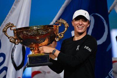 Iga Swiatek bulldozes Luidmila Samsanova in Beijing to win fifth title of season