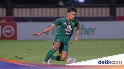 Persis Solo - Persebaya Surabaya - Sikutan Catur Pamungkas ke Pemain Dewa United Berbuah Sanksi 4 Laga - sport.detik.com