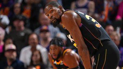 Kevin Durant - Phoenix Suns - Baffling Kevin Durant turnover helps Spurs steal win over Suns - foxnews.com - county Jones