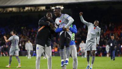 Gueye's late strike earns Everton 3-2 win at Palace