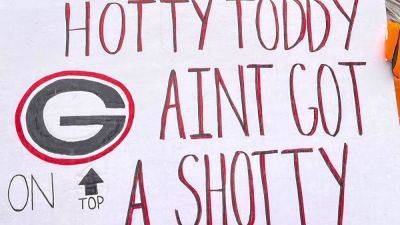Best signs from 'College GameDay' at Ole Miss-Georgia - ESPN - espn.com - Georgia - state Tennessee - state Alabama