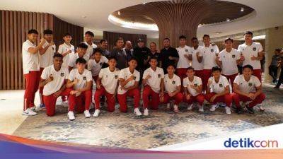 Radja Nainggolan Bakar Semangat Timnas Indonesia U-17