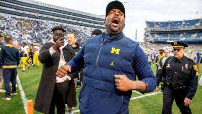 Sherrone Moore guides Michigan through emotional 24 hours - ESPN