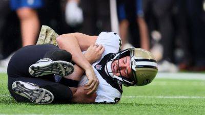 Saints lose Derek Carr, Michael Thomas to injuries vs. Vikings - ESPN