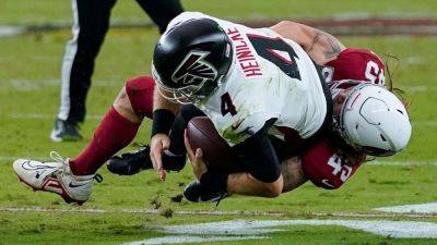 Taylor Heinicke - Falcons QB Taylor Heinicke (hamstring) exits early in loss - ESPN - espn.com - state Arizona - county Arthur - county Smith