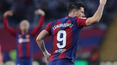 Robert Lewandowski Double Rescues Barca, Atletico Beat Villarreal