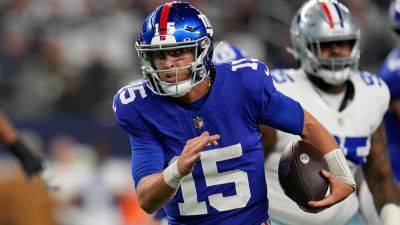 Giants quarterback's dad appears upset with play call against Cowboys
