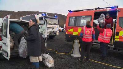 Iceland volcano warning: Evacuated residents allowed home for five minutes, aviation alert raised - euronews.com - Iceland