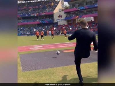 Watch: David Beckham Plays Football With Virat Kohli. Don't Miss The Caption