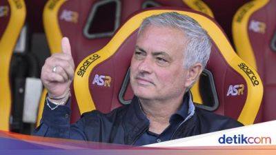 Jose Mourinho Buka Peluang Bertahan di Roma