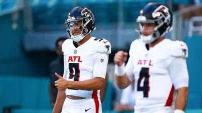 Falcons make QB switch, elevate Taylor Heinicke over Desmond Ridder vs Vikings due to 'variables'