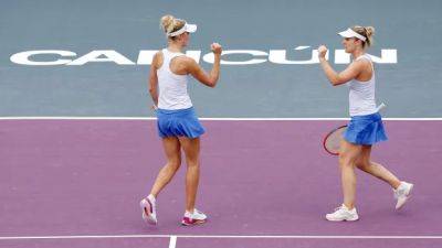 Canada's Dabrowski, partner Routliffe improve to 2-0 in WTA Finals women's doubles