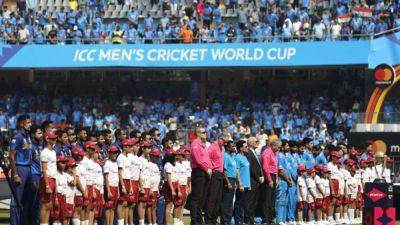 Sri Lanka win toss and bowl against hosts India in Mumbai