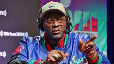 Giants great no longer on weekly radio spot after being hung up on by hosts