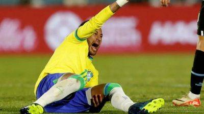 Neymar undergoes successful knee surgery